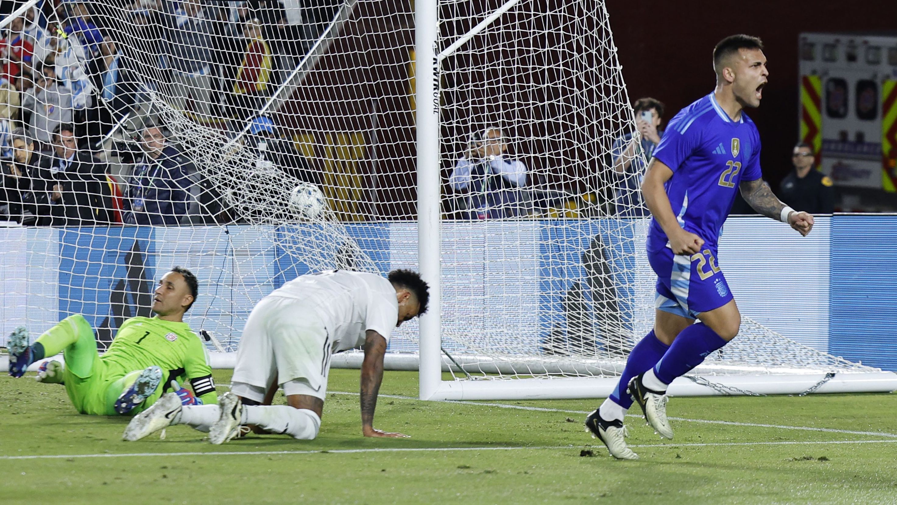 Lautaro Martínez, da Argentina, celebra gol contra a Costa Rica