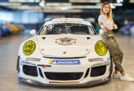 Multicampeã no skate, Leticia Bufoni estreia na Porsche Cup; veja datas