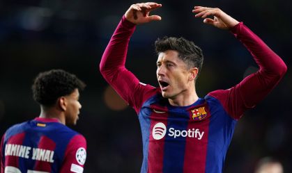 Barcelona vence Napoli e avança às quartas de final da Champions League