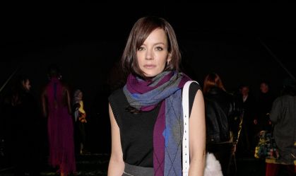Lily Allen diz que filhas arruinaram sua carreia na música pop