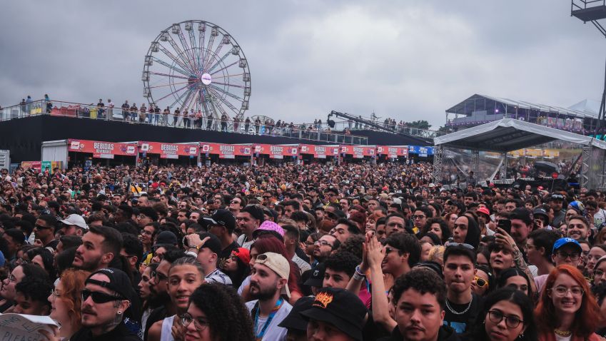 Movimentação de fãs da banda Britânica Nothing but Thieves no Festival Lollapalooza Brasil 2024 • ETTORE CHIEREGUINI/AGIF/ESTADÃO CONTEÚDO