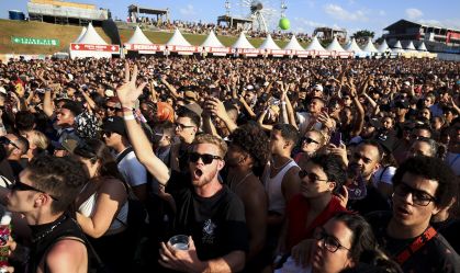 Mulher perde processo trabalhista após ir em festival com atestado médico