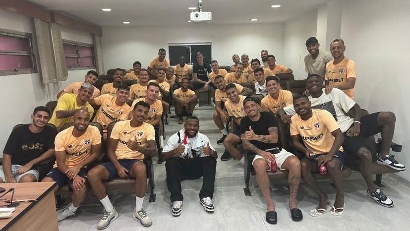 Luan se despediu dos atletas do São Paulo