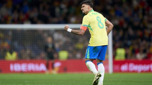 Lucas Paquetá converteu pênalti aos 50 minutos do segundo tempo