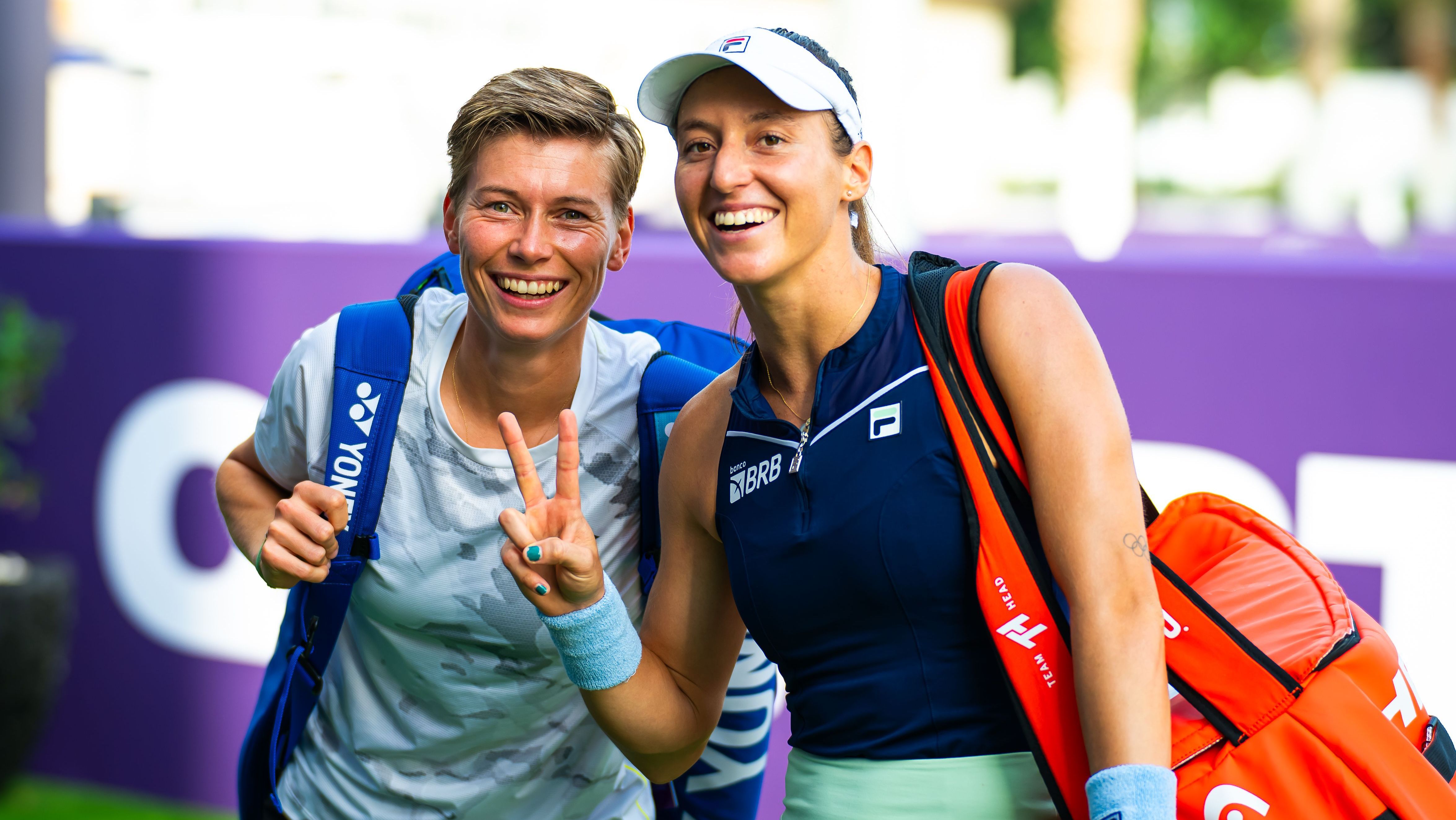 Demi Schuurs (à esq.) e Luisa Stefani (à dir.) se classificaram em Indian Wells / Foto: Robert Prange/Getty Images