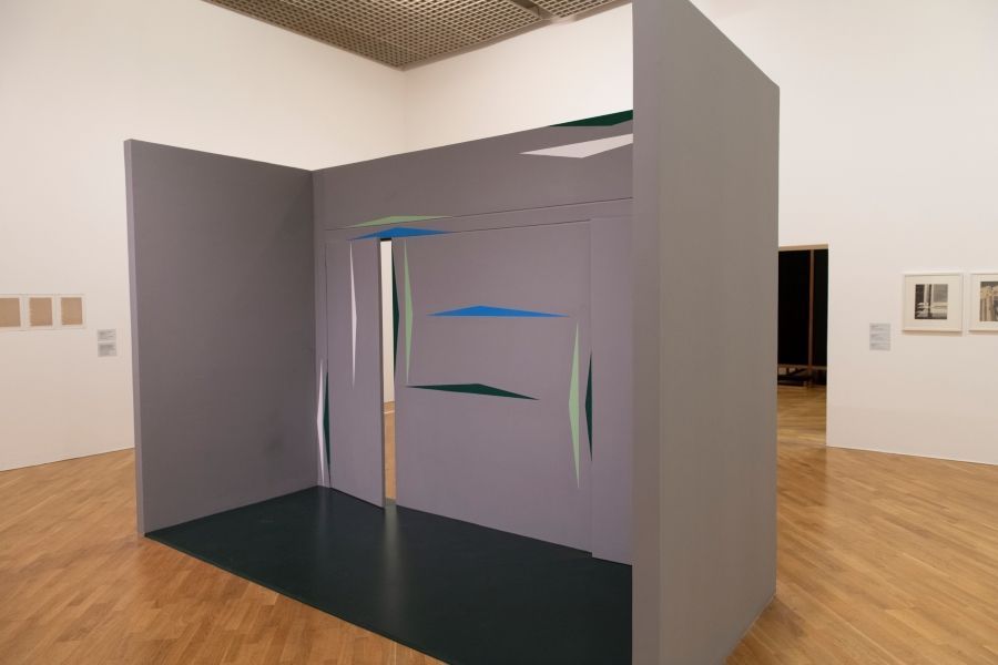 A obra "Maquete para interior nº 3", de 1955, foi reproduzida em larga escala especialmente para essa exposição / Levi Fanan/Pinacoteca/Divulgação