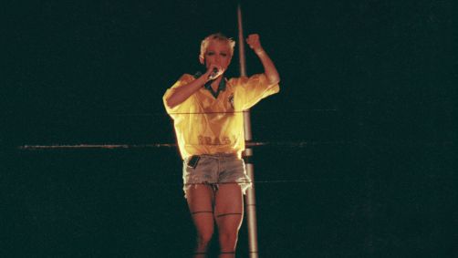 Madonna se apresenta durante show no estádio do Morumbi, na zona sul de São Paulo, com a turnê &quot;The Girlie Show&quot;, em 1993