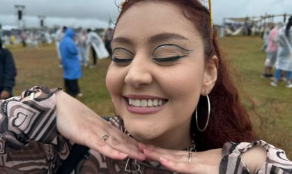 Delineados gráficos, pedras e muito brilho dominam makes no Lollapalooza 2024