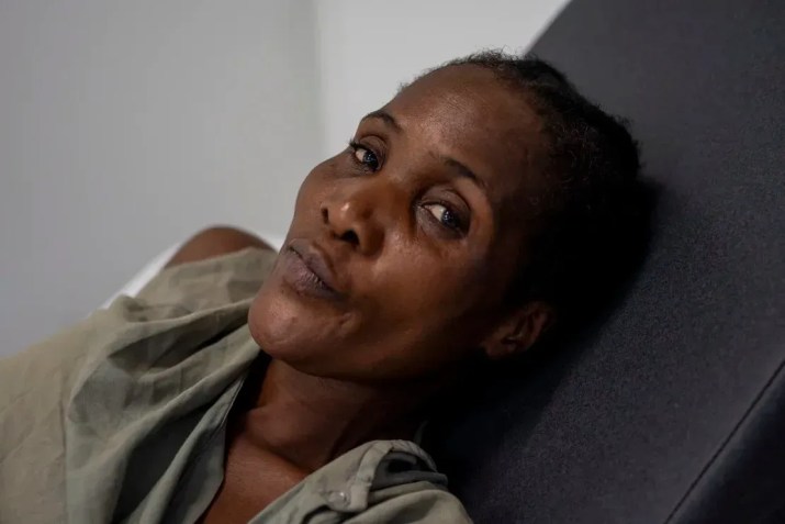 Marie Suze Saint Charles em um hospital, Porto Príncipe, Haiti, 17 de março / Evelio Contreras/CNN