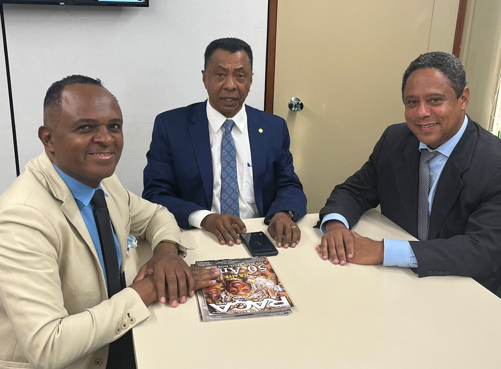 Maurício Pestana se reuniu com os deputados federais Damião Feliciano e Orlando Silva em Brasília / Arquivo pessoal