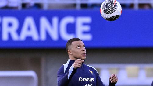 Mbappé em treino da Seleção Francesa