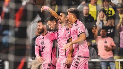 Messi e Suárez comemoram o gol de empate contra o Nashville