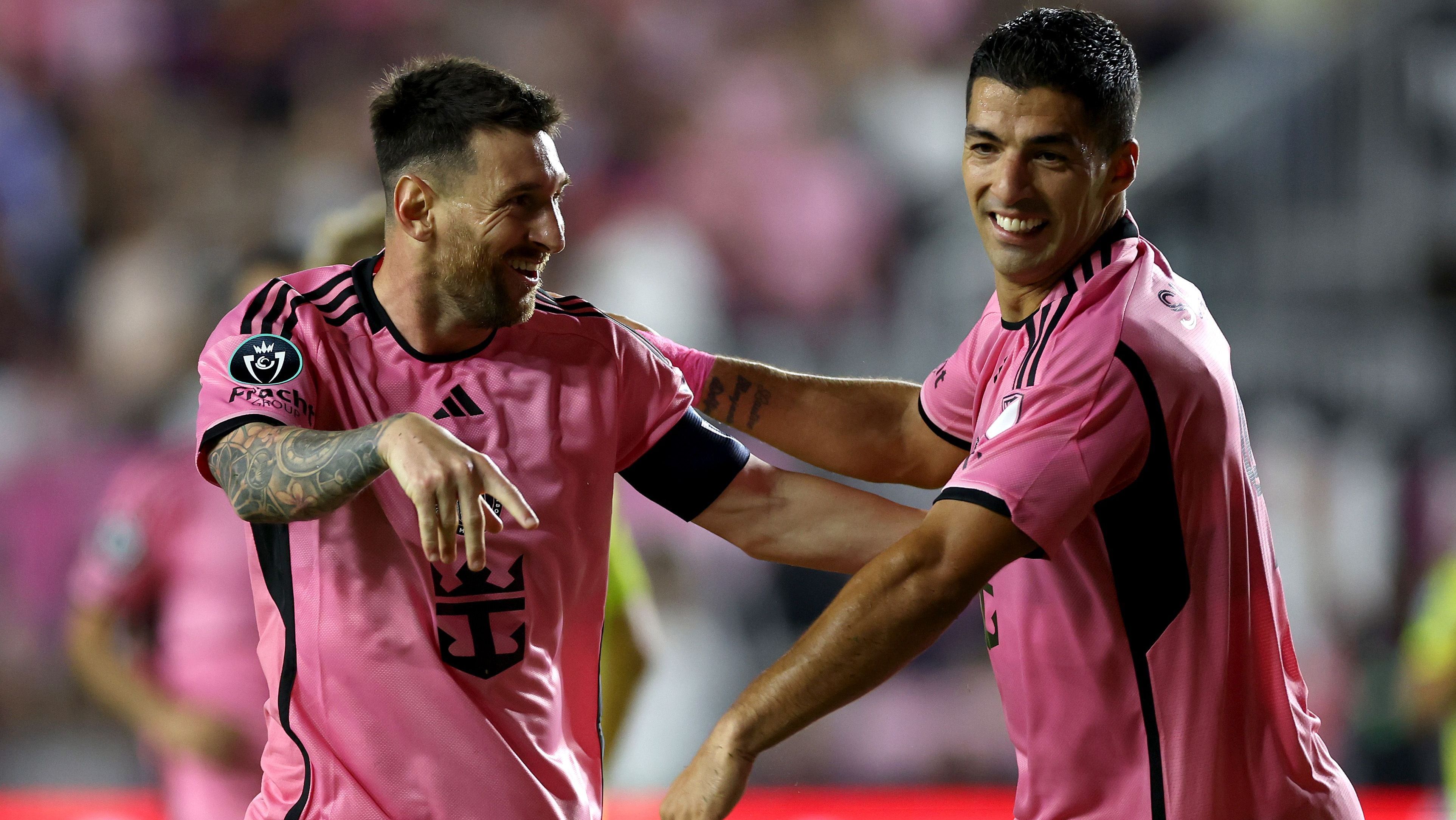Messi e Suárez comemoram gol do Inter Miami sobre o Nashville SC