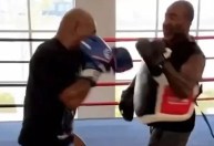 Mike Tyson se prepara para luta contra Jake Paul; veja vídeo