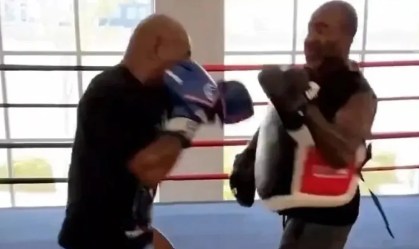 Mike Tyson treina para a luta contra Jake Paul
