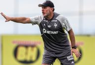 Milito é apresentado como técnico do Atlético-MG: 