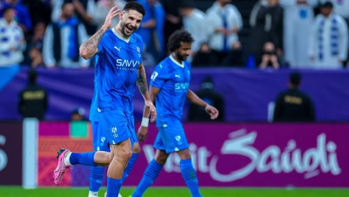 Mitrovic comemora o primeiro gol do Al-Hilal sobre o Al-Ittihad