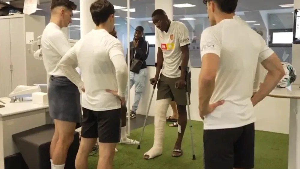 Mouctar Diakhaby em CT com os companheiros