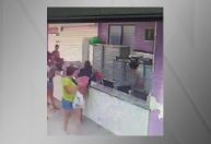 Funcionária de posto de saúde sofre queimaduras após ser atacada com ácido por mulher na Bahia