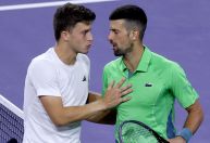 Djokovic perde para o número 123 do mundo, que celebra: 