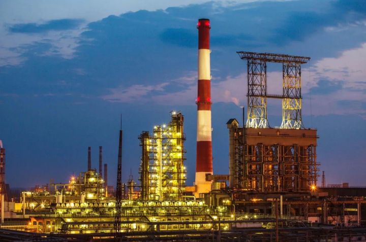 Refinaria de Novokuibyshevsk, na região de Samara, na Rússia / Reprodução/Rosneft