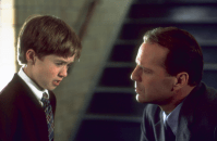 "O Sexto Sentido" faz 25 anos! Relembre finais inusitados de M. Night Shyamalan