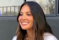 Olivia Munn agradece apoio após revelar diagnóstico de câncer de mama