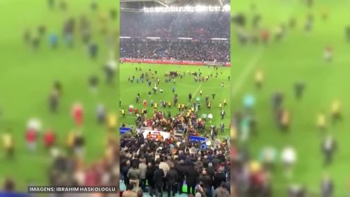 Pancadaria após a partida entre Trabzonspor e Fenerbahçe, na Turquia