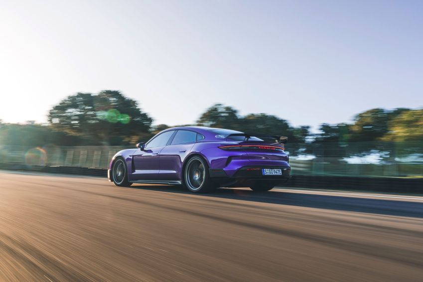 Porsche revela carro elétrico com 1.000 cavalos de potência / Divulgação/Porsche