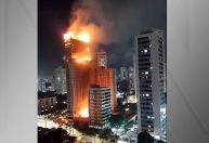 Vídeo: incêndio de grandes proporções atinge prédio em construção em Recife
