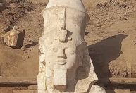 Arqueólogos encontram parte de grande estátua de Ramsés II no Egito