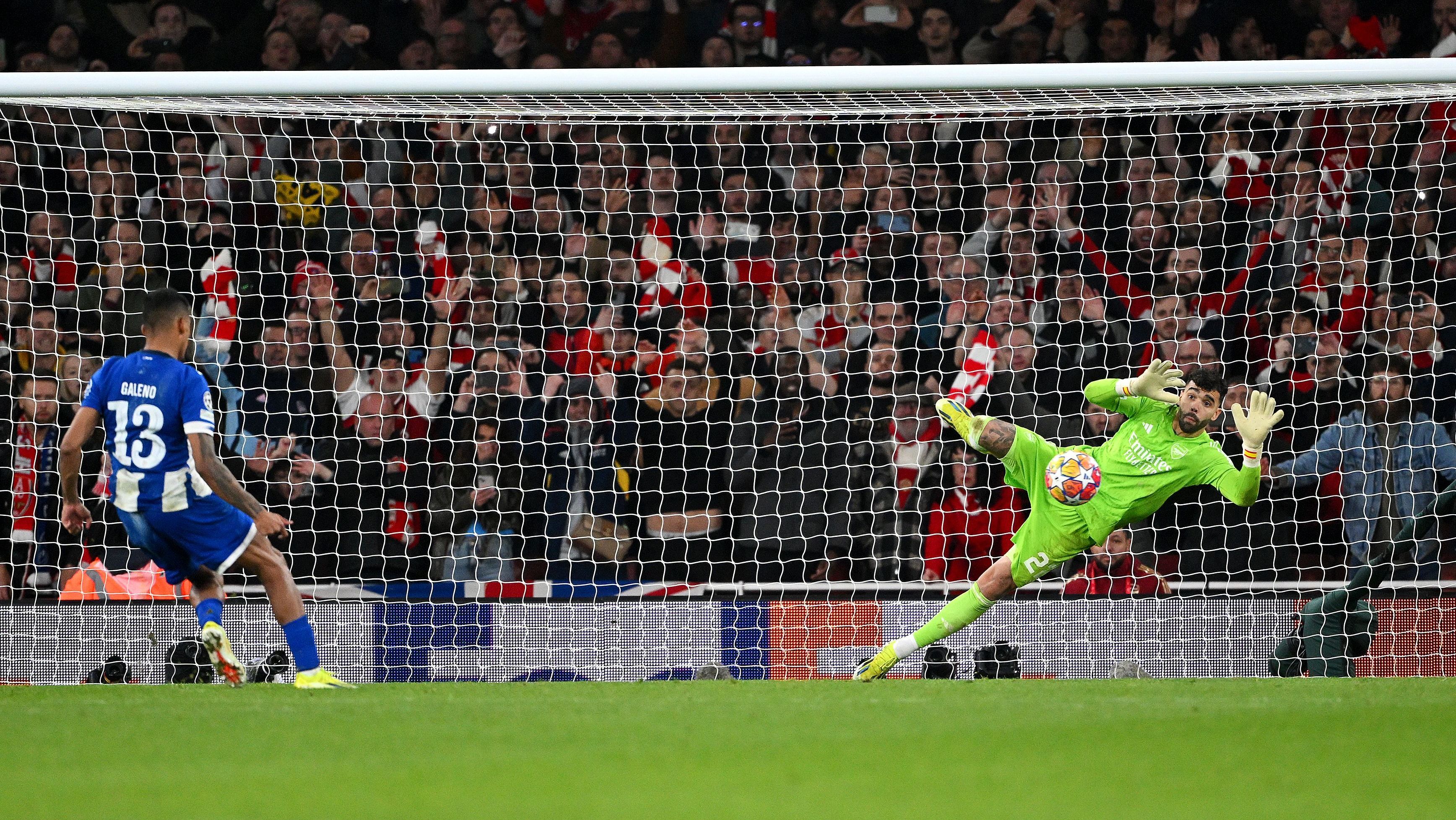 Raya defende pênalti de Galeno e classifica o Arsenal para as quartas de final da Champions League