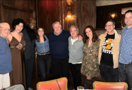 Elenco de Brooklyn 99 se reúne 3 meses após a morte de Andre Braugher; veja