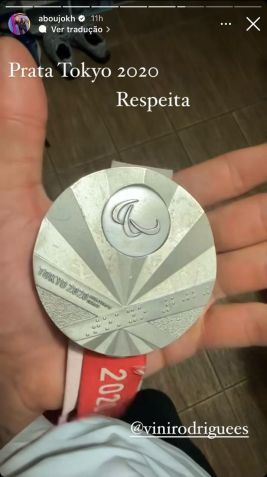 Nizam compartilhou uma foto da medalha conquistada por Vinicius em Tokyo / Reprodução/Instagram
