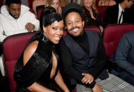 Regina King faz desabafo sobre morte do filho: "A ausência física é tão grande"