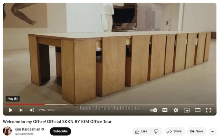 Vídeo de Kim Kardashian mostra mesa de seu escritório / Reprodução/YouTube
