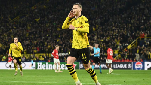 Reus comemora gol contra o PSV