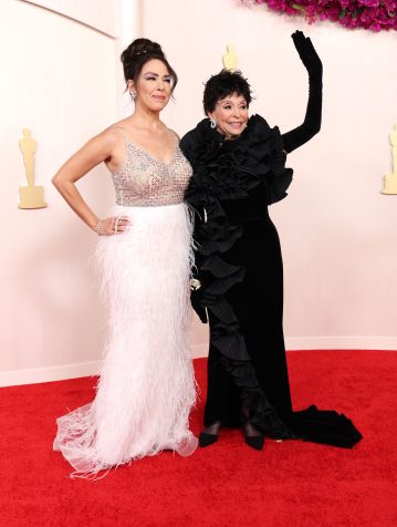 Rita Moreno e sua filha Fernanda Luisa Gordo no Oscar 2024 / Kevin Mazur/Getty Images