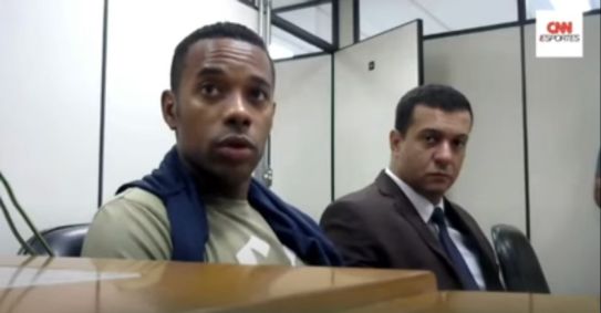 Robinho durante audiência de custódia na sede da Justiça Federal de Santos