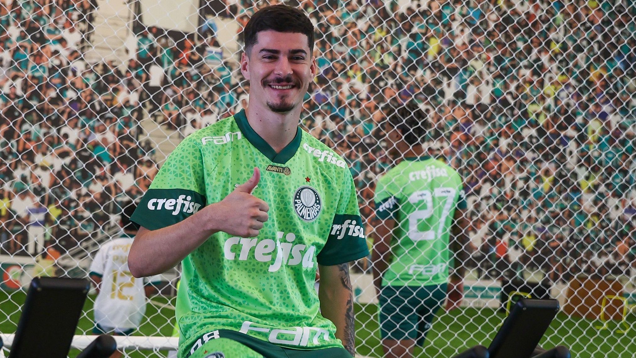 Rômulo na academia do Palmeiras