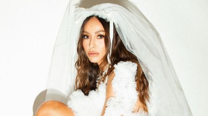 Sabrina Sato surge vestida de noiva