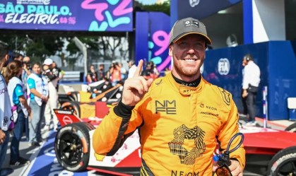 Fórmula E: Sam Bird vence na última volta; brasileiros não pontuam