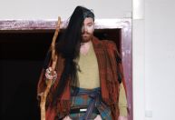 Sam Smith desfila pela Vivienne Westwood na Semana de Moda de Paris