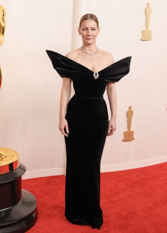 Sandra Hüller no tapete vermelho da 96ª cerimônia do Oscar / Rodin Eckenroth/Getty Images