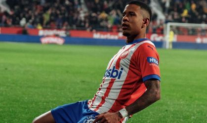 Savinho comemora gol