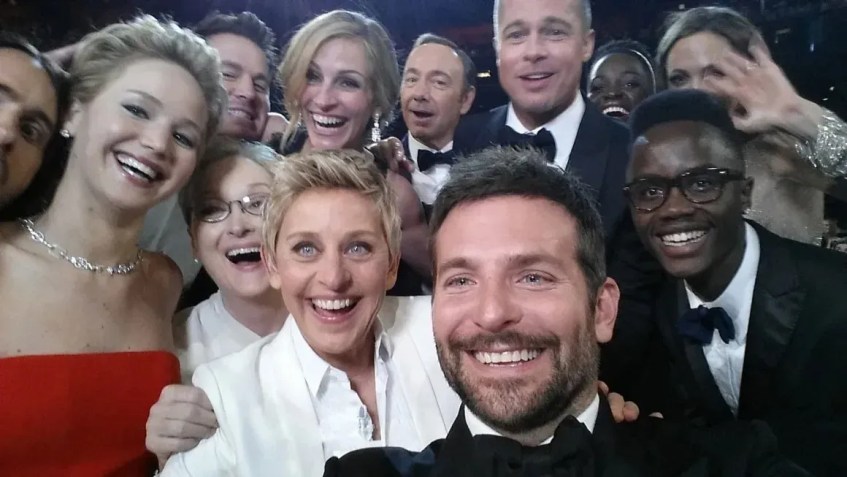 Selfie publicada por Ellen Degeneres no Oscar 2014 viralizou na época / Reprodução