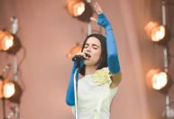"Roque Enrow": Manu Gavassi faz tributo à Rita Lee em show no Lollapalooza 2024