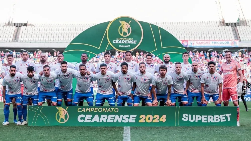 Jogadores do Fortaleza usam camisa com marcas de sangue antes de semifinal / Foto: Matheus Lotif / Fortaleza EC