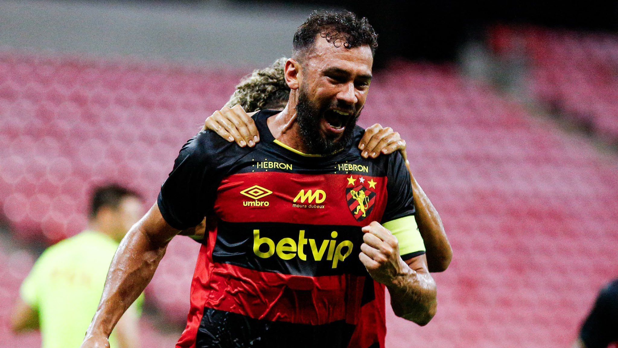 Luciano Castán comemora gol sobre o Murici pela Copa do Brasil