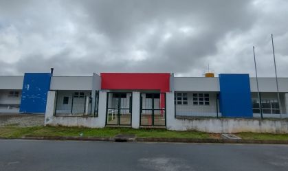 Homem que tinha ligação com facção criminosa é morto a tiros em frente a creche, em Indaial (SC)